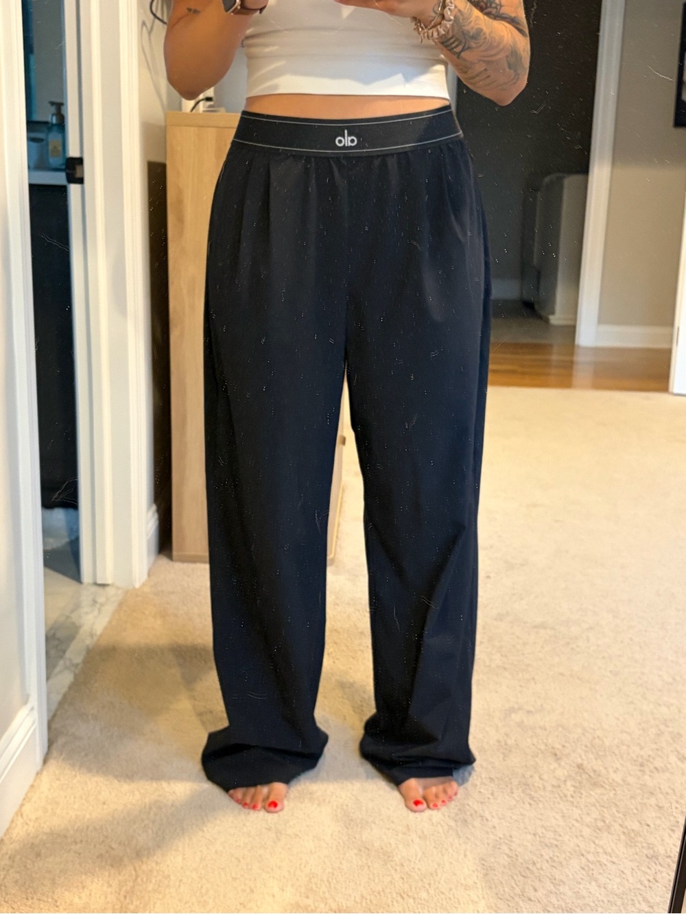 ALO Yoga Black Relaxed Jogger Pants (long)